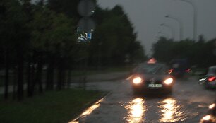 &Scaron;e&scaron;tadienį lietus vėl skandino Klaipėdos gatves.