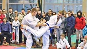 Kyokushin karatė varžybose klaipėdiečiai i&scaron;kovojo krūvą medalių. 