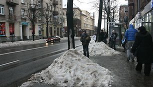 Pirmadienį atšilus ir kilus lijundrai Klaipėdos gatves sėme vanduo. 