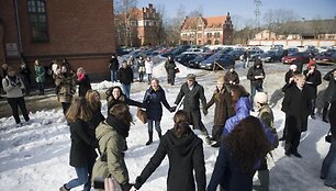 Klaipėdos universiteto kiemelyje - studenti&scaron;ki &scaron;okiai.