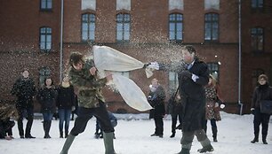 Pavasario belaukiant - mu&scaron;tynės sniego pusnyse. 