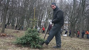 Klebono S.Švaikovskio iniciatyva „Draugystės“ parkas, kur netrukus bus statoma naujoji bažnyčia, tampa tikru parku.