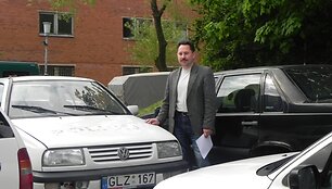 E.Kasperavičius teigė, kad policijai nebetinkami naudoti automobiliai aukcionuose yra i&scaron;graibstomi. 