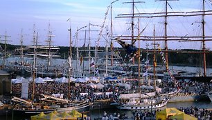 Regatos „Tall Ships races“, vykusios 2009 m., akimirka.  