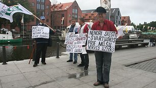 Piketuotojai Klaipėdoje piktinosi nesaugiomis krantinėmis.