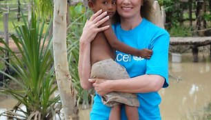 UNICEF Geros valios ambasadorė Virginija Kochanskytė Kambodžoje i&scaron;vydo tikrąjį skurdą. 