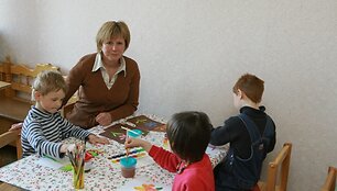Socialiniai darbuotojai negali i&scaron;gyventi i&scaron; savo menkų algų.
