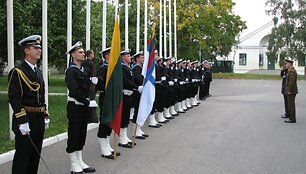 Karines jūrų pajėgas aplankė &Scaron;vedijos kariuomenės vadas.