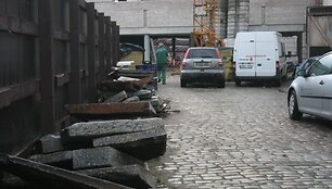 Klaipėdos Teatro aik&scaron;tė jau kelerius metus virtusi statybine aik&scaron;tele.