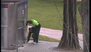 Klaipėdoje sulaikyti dar du jaunuoliai, plė&scaron;ę vie&scaron;uosius tualetus. 