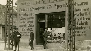 Mažosios Lietuvos istorijos muziejuje bus eksponuojamos istorinės fotografijos, kuriose įamžintos prieš šimtmetį buvusios reklaminės iškabos.