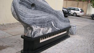 Klaipėdos senamiestyje pastatyta nauja skulptūra, skirta džiazuojančiam miestui.