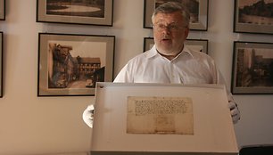 Anot istoriko, Mažosios Lietuvos istorijos muziejaus vadovo Jono Genio, 1446-asiais miesto burmistro antspauduotas dokumentas, atgabentas iš Liubeko, tapo atradimu istorikams, maniusiems, kad dokumentas sunykęs.