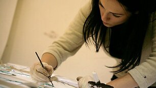 I&scaron; Klaipėdos kilusi vitražistė Laura Karčiauskaitė Potet Paryžiaus dizaino savaitei rengia stiklo skulptūrų parodą. 