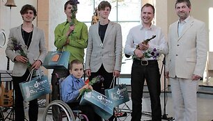 Linas &Scaron;virinas (de&scaron;inėje) su grupe rengia koncertą naujoje kultūrinėje erdvėje Klaipėdoje &ndash; &bdquo;Menų valgykloje&ldquo;.