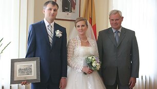 Klaipėdos rotu&scaron;ėje penktadienio pavakarę susituokė pirmoji jaunavedžių pora. 