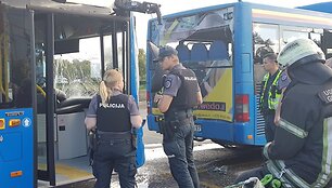 Klaipėdoje Taikos ir Baltijos prospektų sankryžoje susidūrė du autobusai.