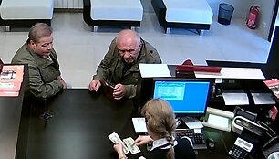 Palangos policija pra&scaron;o atpažinti įtariamuosius. 