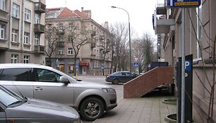 Nuo kitų metų Klaipėdoje teks mokėti ne tik už automobilių statymą gatvėse, bet ir kiemuose.