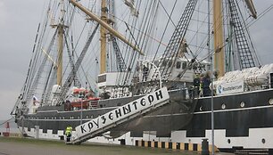 &bdquo;Kruzenshtern&ldquo; burlaivis atsivėrė lankytojams