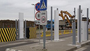 Uosto užkardos pasieniečiai Malkų įlankos kontrolės punkte aptiko įtartiną krovinį. 