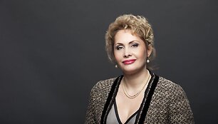 Aistė &Scaron;irvinskaitė-Ru&scaron;kienė kamerinės muzikos mylėtojus kviečia pasinerti į paryžieti&scaron;kos muzikos vakarą. 