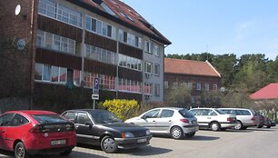 Vasarą Kur&scaron;ių nerijoje aktualiausia problema &ndash; kur pasistatyti automobilį. 