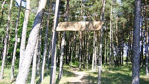 Sveikos gyvensenos propaguotojai Palangoje atras sveikatinimo taką. 