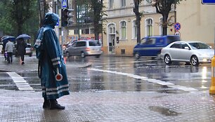Klaipėdą pirmadienį skandina lietus. 