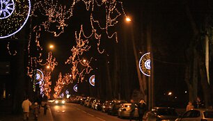 Palanga jau pasipuo&scaron;ė Kalėdų spalvomis