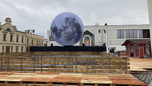 Klaipėdos Teatro aik&scaron;tę pasiekė Kalėdų medis