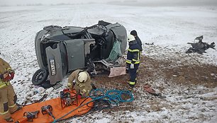Per avariją Šilutės rajone iš automobilio vaduota moteris.