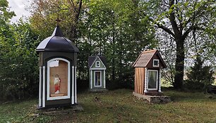Atnaujintos koplytėlės Kretingos rajone
