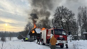 Gaisras Pakutuvėnuose, vienuolyno komplekse
