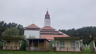 Mediniai nameliai &Scaron;ventosios bažnyčios pa&scaron;onėje 