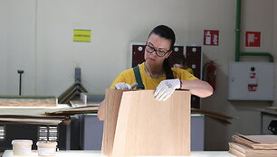 &bdquo;Klaipėdos baldų&ldquo; gamykloje gimsta populiariausios &bdquo;Ikea&ldquo; komodos.