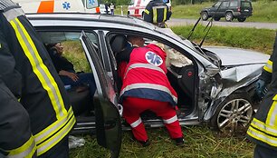 Gaidelių kaime nuo kelio nuvažiavo &bdquo;Opel Vectra&ldquo; su penkiais žmonėmis.