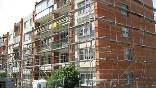 Klaipėdoje, Nidos gatvėje renovuojant daugiabutį statybos darbus vykdžiusi bendrovė bankrutavo. 