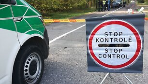 Įvykio vietoje dirba kriminalistai.
