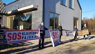 Premjeras apsilankė Stančikų name ir patikino, kad &scaron;ie gali būti ramūs dėl savo ateities.