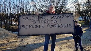 Premjeras apsilankė Stančikų name ir patikino, kad &scaron;ie gali būti ramūs dėl savo ateities.