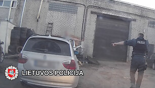 Įgyvendinę tarptautinę operaciją pareigūnai i&scaron; rinkos i&scaron;ėmė kilogramus narkotikų, aptiko ginklų ir vogtų daiktų.