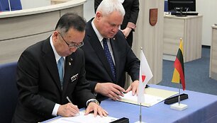 Antradienio vakarą į uostamiestį atvyko 35 asmenų delegacija, kurią sudaro Kudžio meras p. Joji Endo, miesto tarybos vadovas p. Koshi Nakatai, kiti savivaldybės pareigūnai bei 23 Kudžio miestiečiai.
