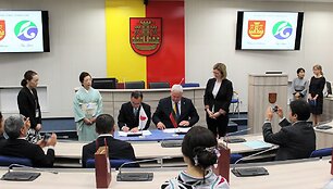 Antradienio vakarą į uostamiestį atvyko 35 asmenų delegacija, kurią sudaro Kudžio meras p. Joji Endo, miesto tarybos vadovas p. Koshi Nakatai, kiti savivaldybės pareigūnai bei 23 Kudžio miestiečiai.