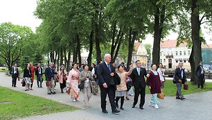 Antradienio vakarą į uostamiestį atvyko 35 asmenų delegacija, kurią sudaro Kudžio meras p. Joji Endo, miesto tarybos vadovas p. Koshi Nakatai, kiti savivaldybės pareigūnai bei 23 Kudžio miestiečiai.