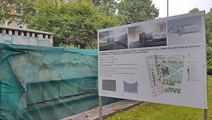 Vie&scaron;asis tualetas virs paslaugų paviljonu.
