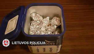 Klaipėdos apskrities kriminalistai su įkalčiais sulaikė 10 asmenų, įtartų narkotinių medžiagų disponavimu