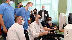 Klaipėdos universitetinė ligoninė i&scaron;bandė jau antrą robotinę chirurginę sistemą.