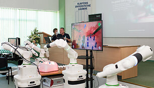 Klaipėdos universitetinė ligoninė i&scaron;bandė jau antrą robotinę chirurginę sistemą.