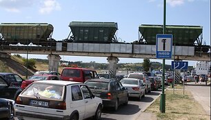 Prie perkelos driekėsi ilgos eilės, tačiau jose ilgai užtrukti nereikėjo, keltai kėlė kas 5 min.